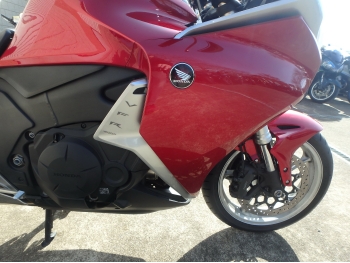 �������� �� ������ �������� Honda VFR1200F 2010 ���� 19