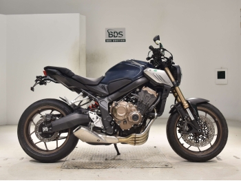 �������� �� ������ �������� Honda CB650R 2023 ���� 2