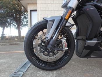 �������� �� ������ �������� Ducati X Diavel Black Star 2021 ���� 12