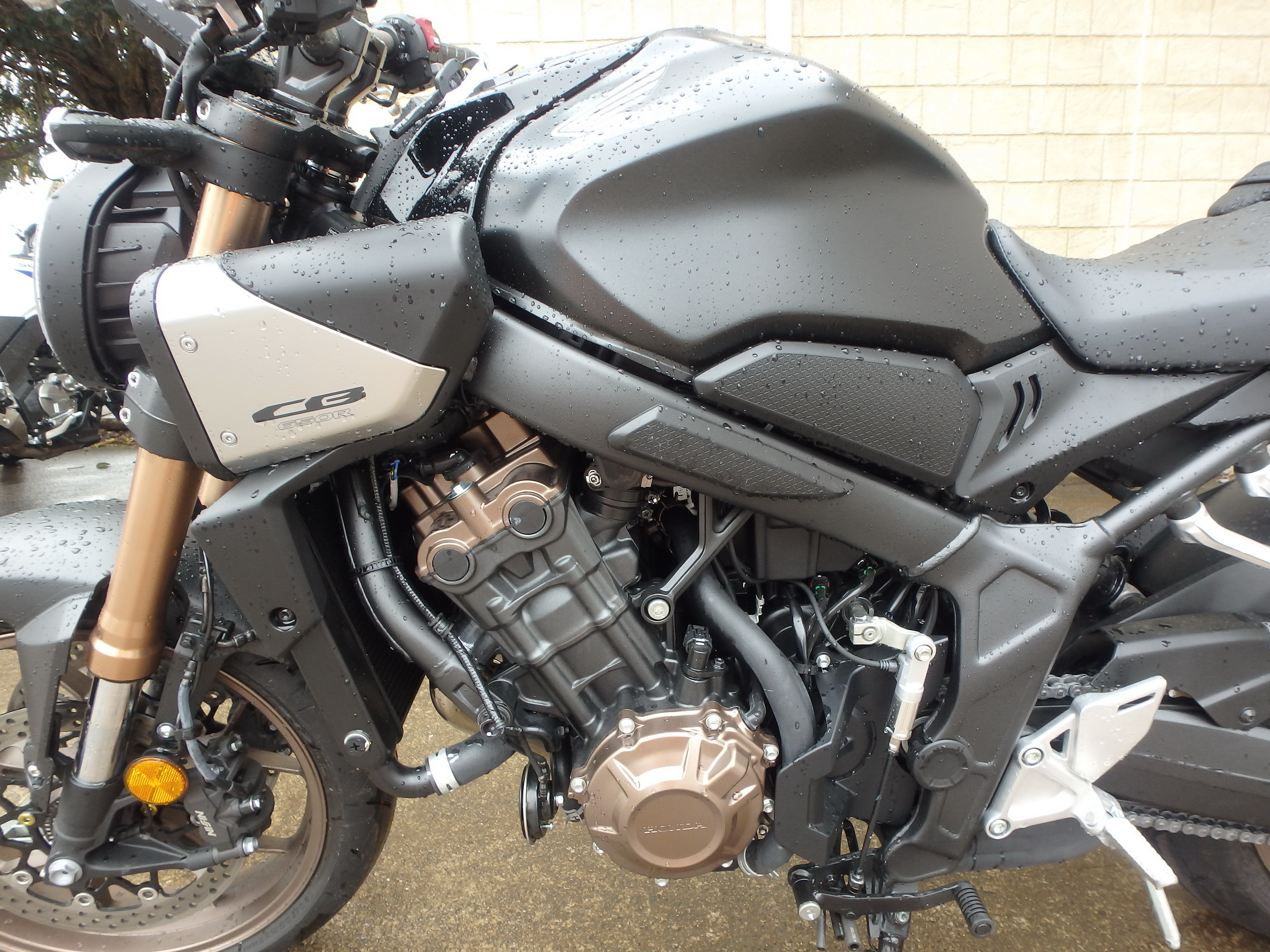 Купить мотоцикл Honda CB650R-2E 2025 фото 10