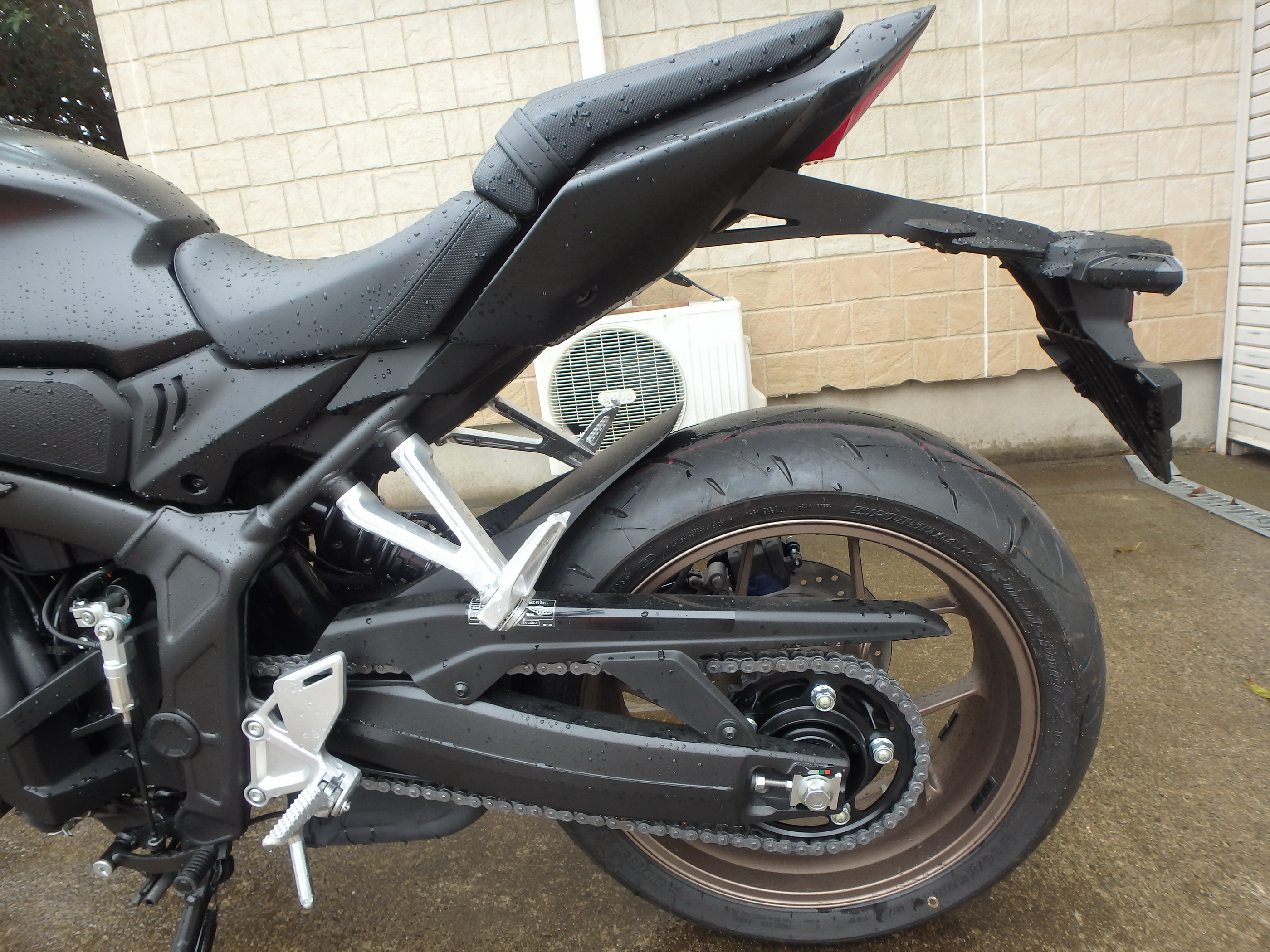 Купить мотоцикл Honda CB650R-2E 2025 фото 11