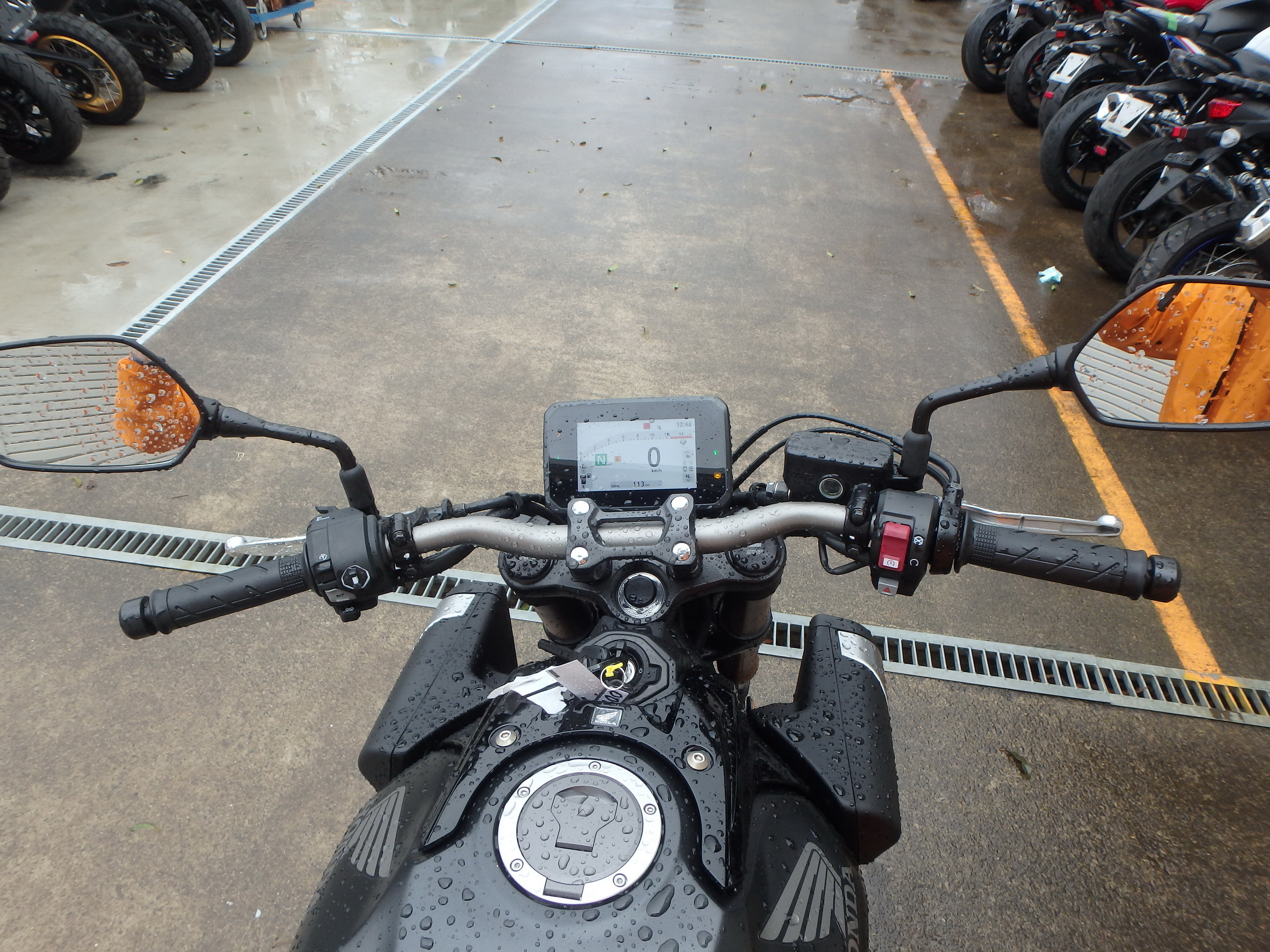 Купить мотоцикл Honda CB650R-2E 2025 фото 16