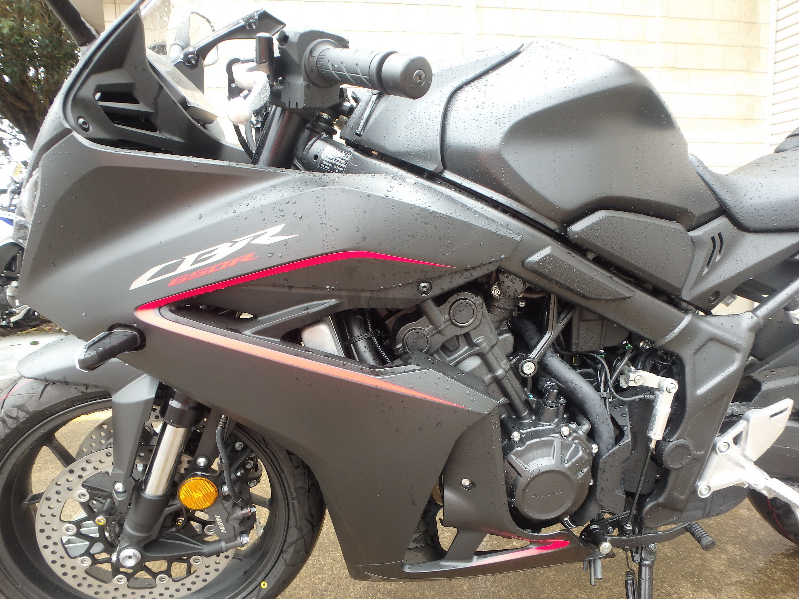 Купить мотоцикл Honda CBR650R E-Clutch 2025 фото 10