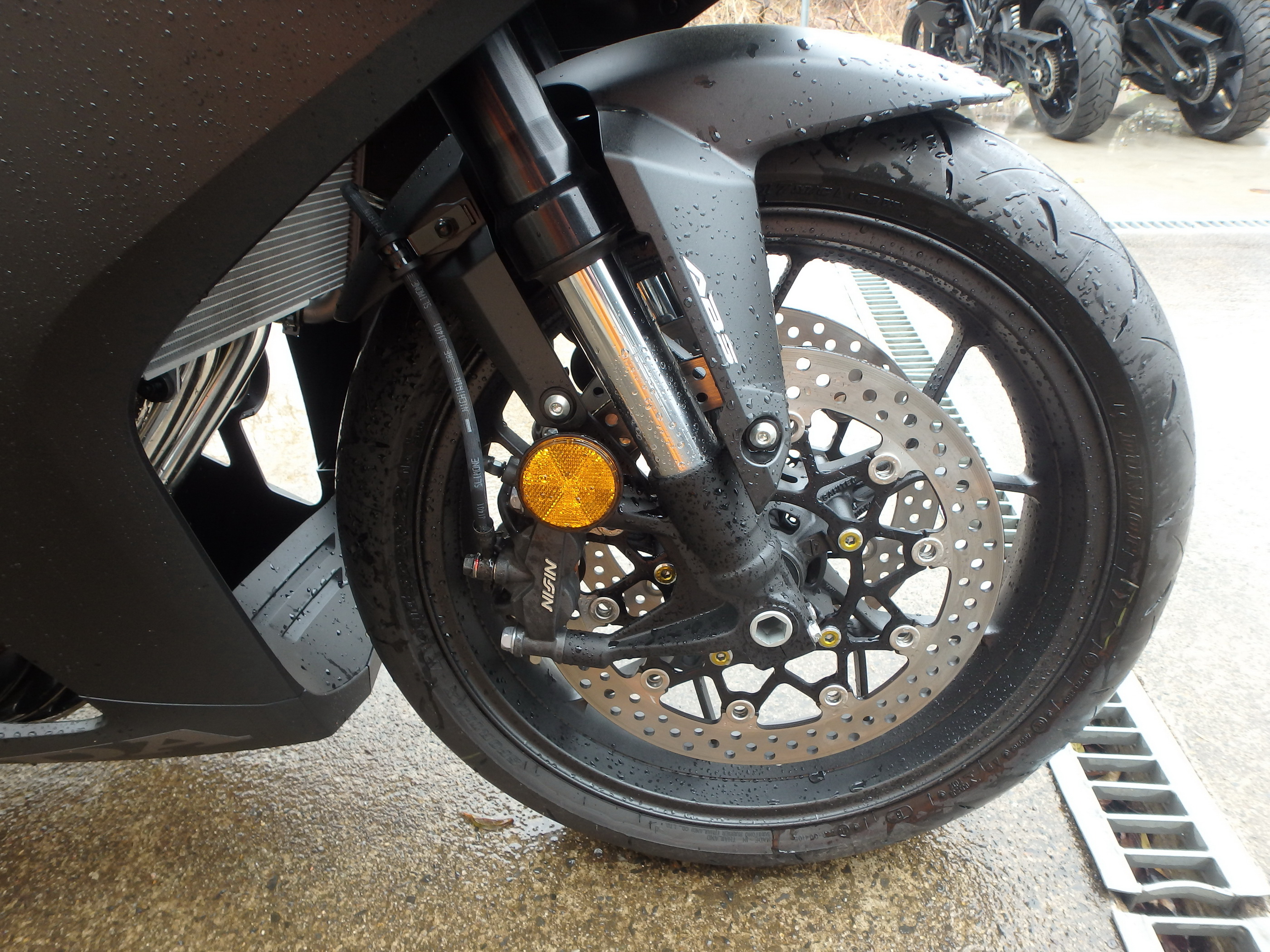 Купить мотоцикл Honda CBR650R E-Clutch 2025 фото 14