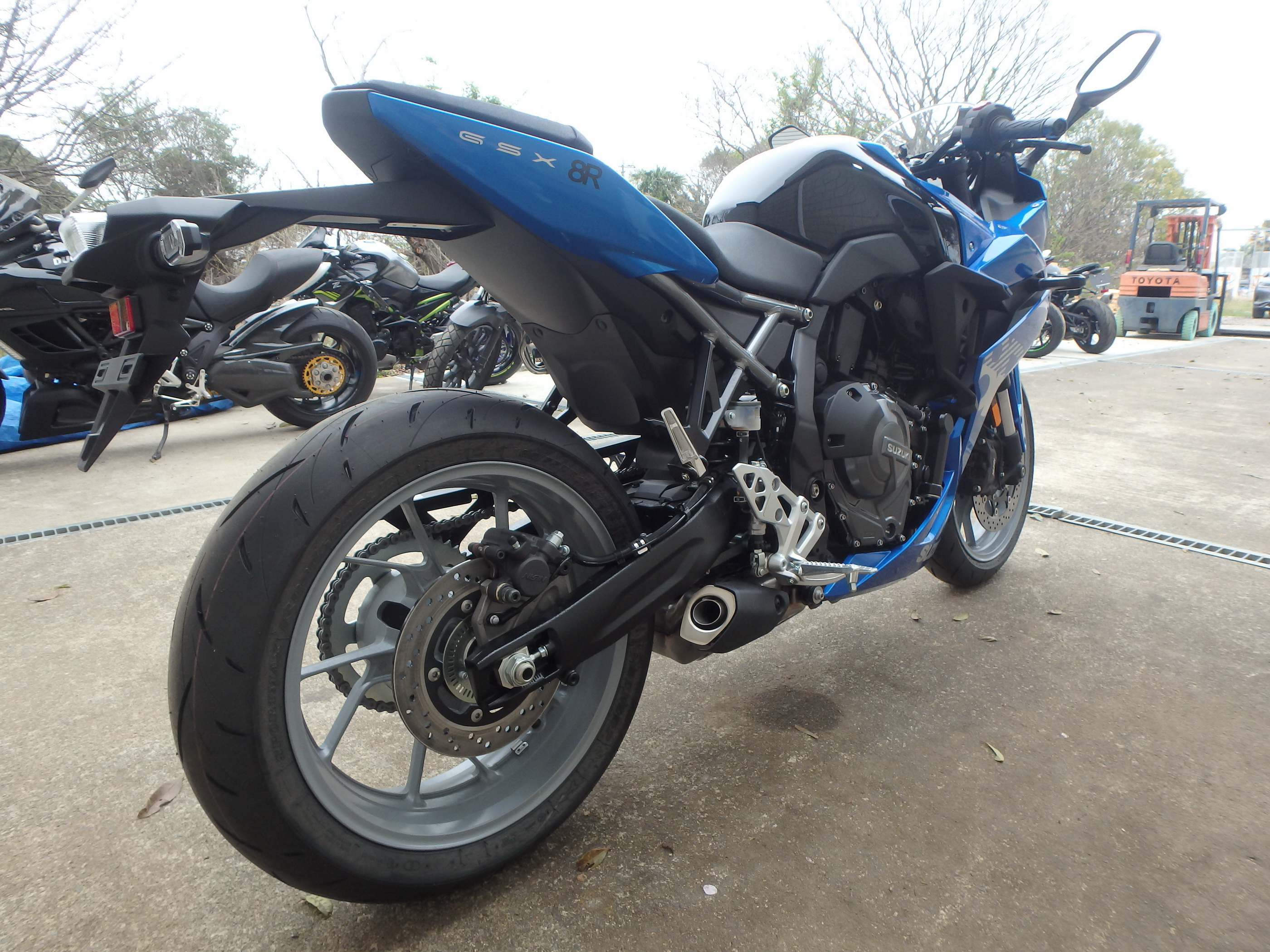 Купить мотоцикл Suzuki GSX-8R 2026 фото 4