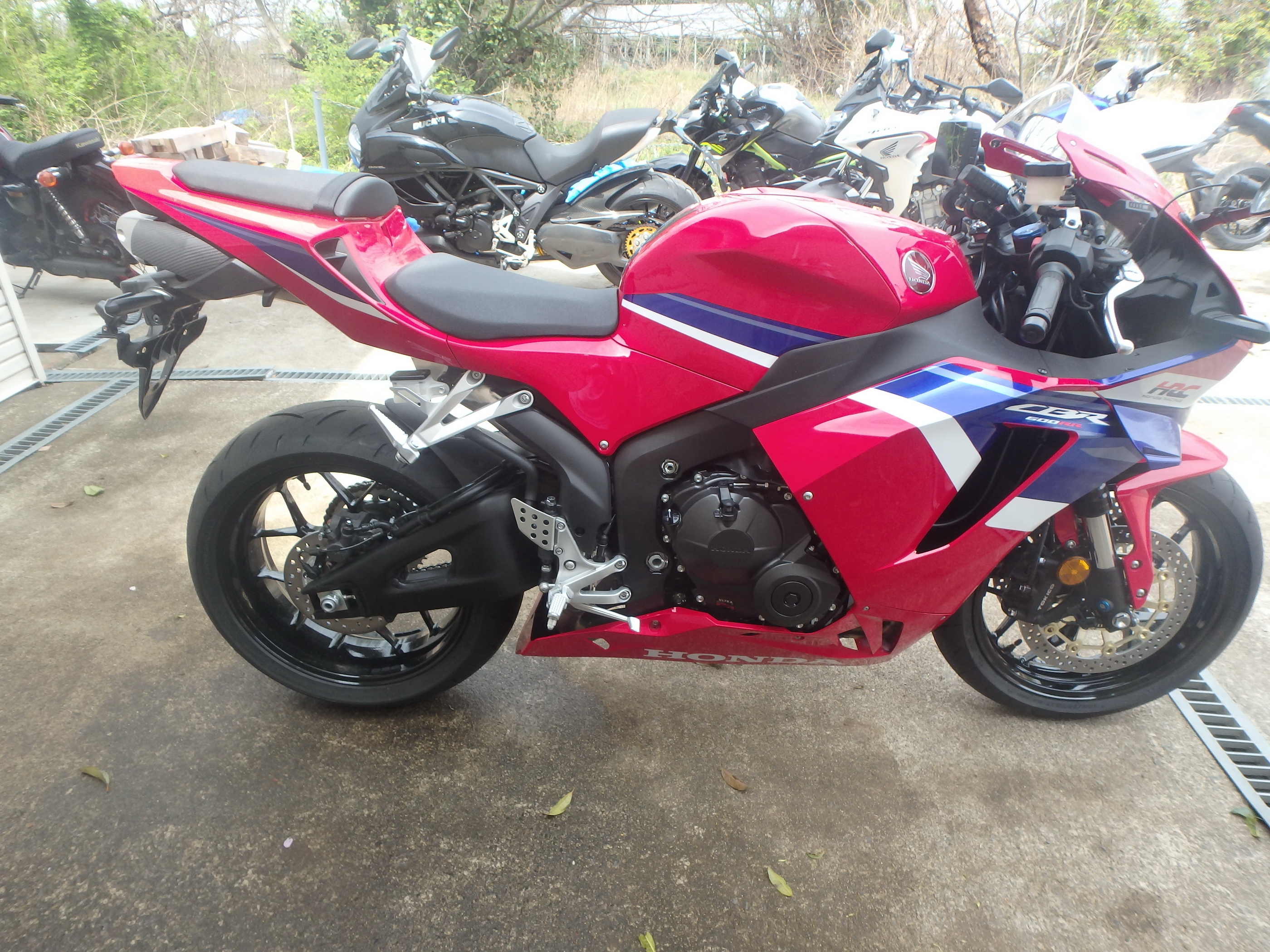 Купить мотоцикл Honda CBR600RR-4 2024 фото 3