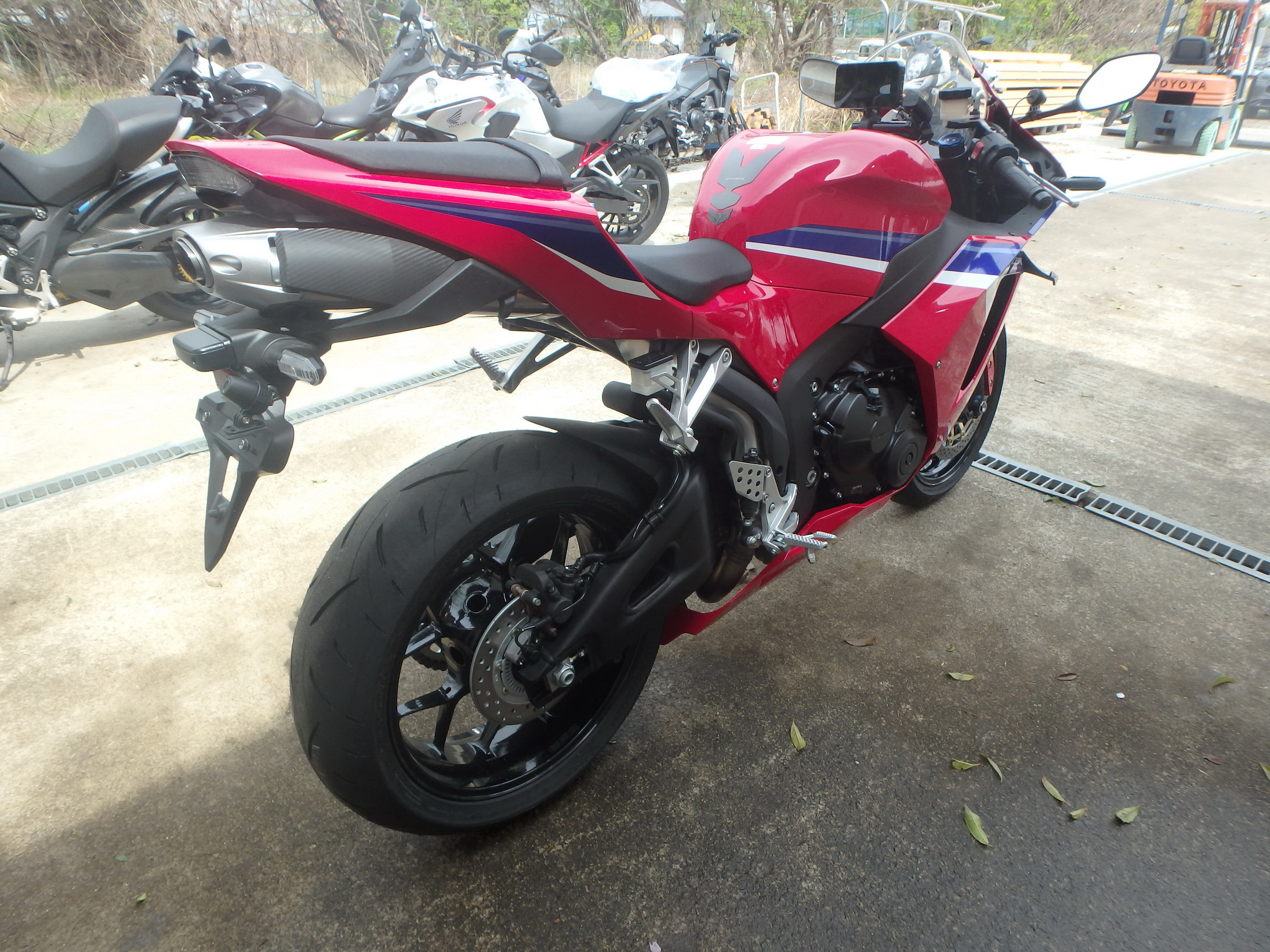 Купить мотоцикл Honda CBR600RR-4 2024 фото 4