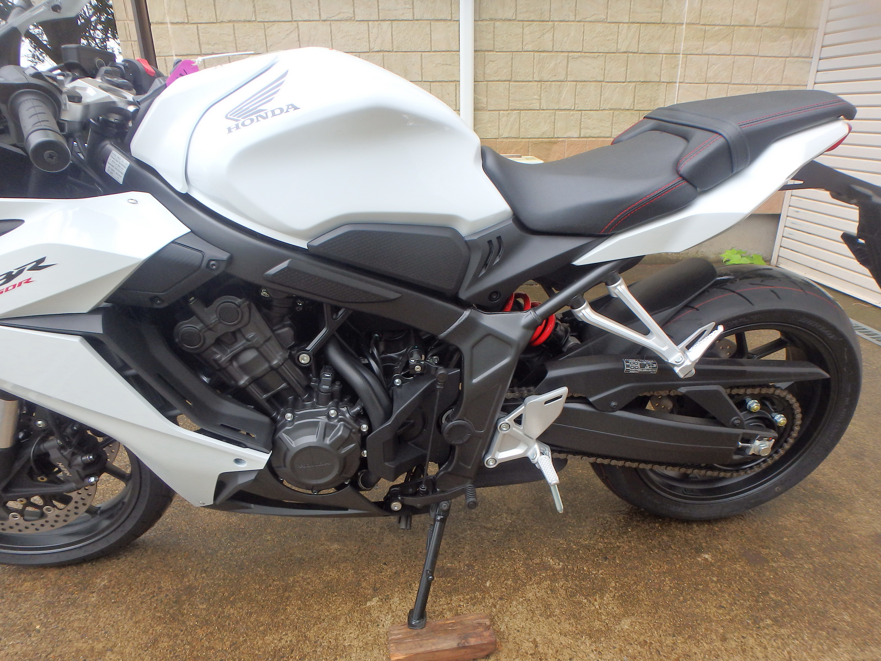 Купить мотоцикл Honda CBR650R 2023 фото 10