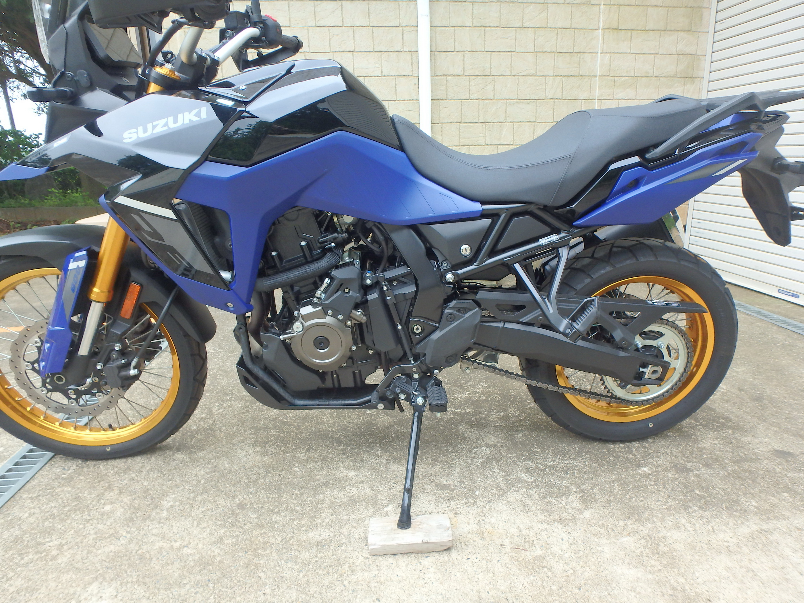 Купить мотоцикл Suzuki V-Strom800DE DL800 2023 фото 10