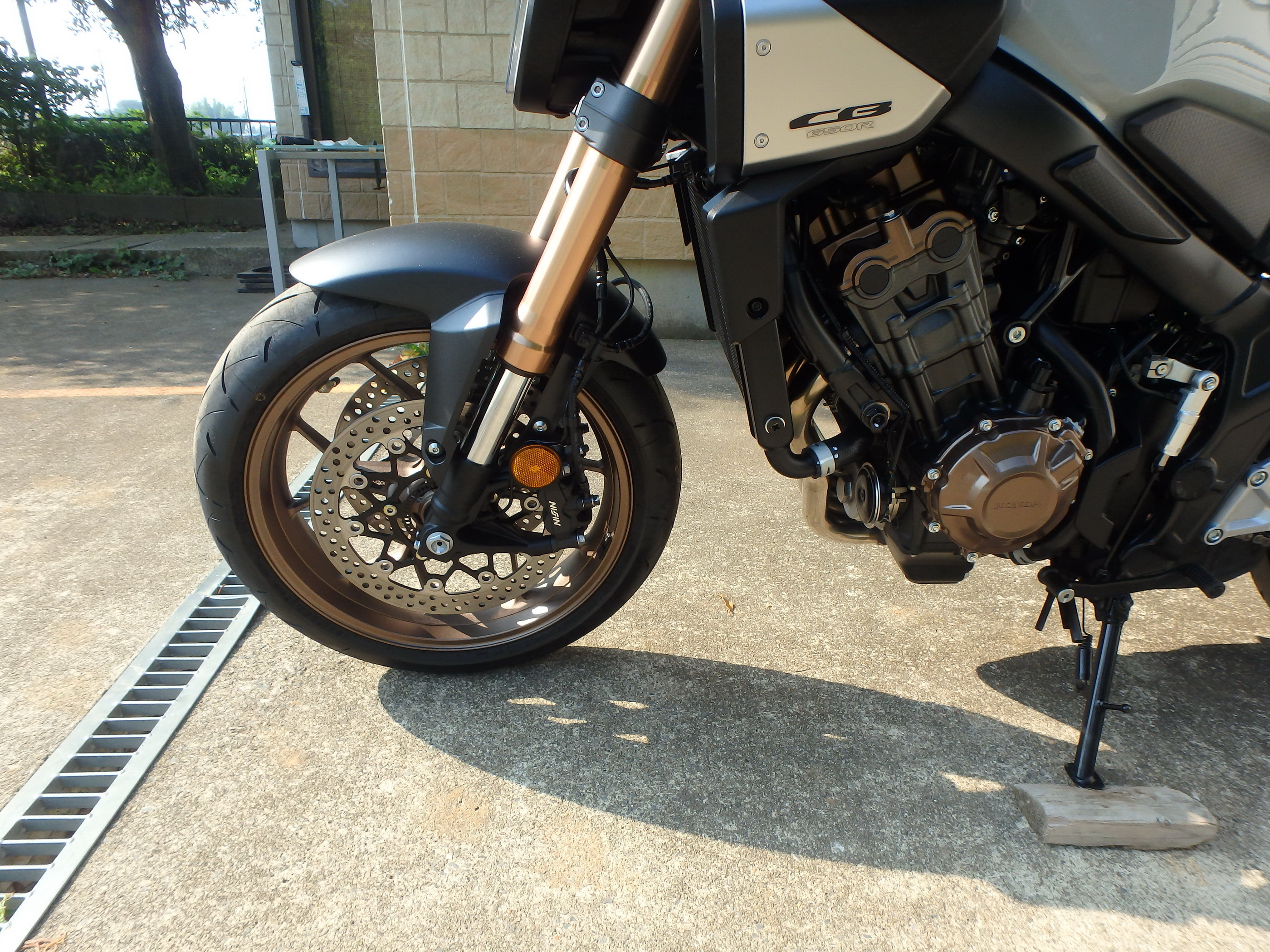 Купить мотоцикл Honda CB650R-2E 2024 фото 9