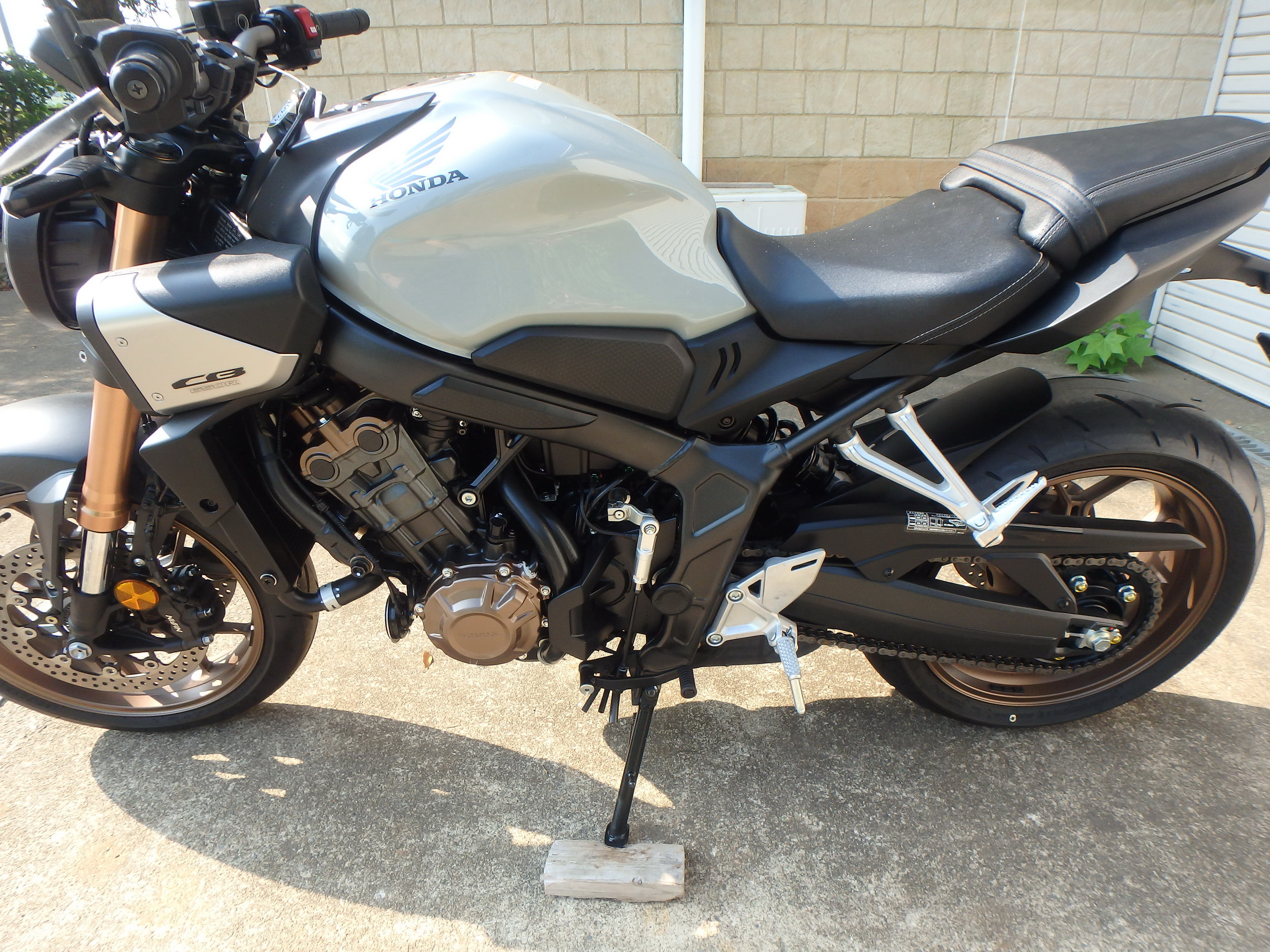 Купить мотоцикл Honda CB650R-2E 2024 фото 10