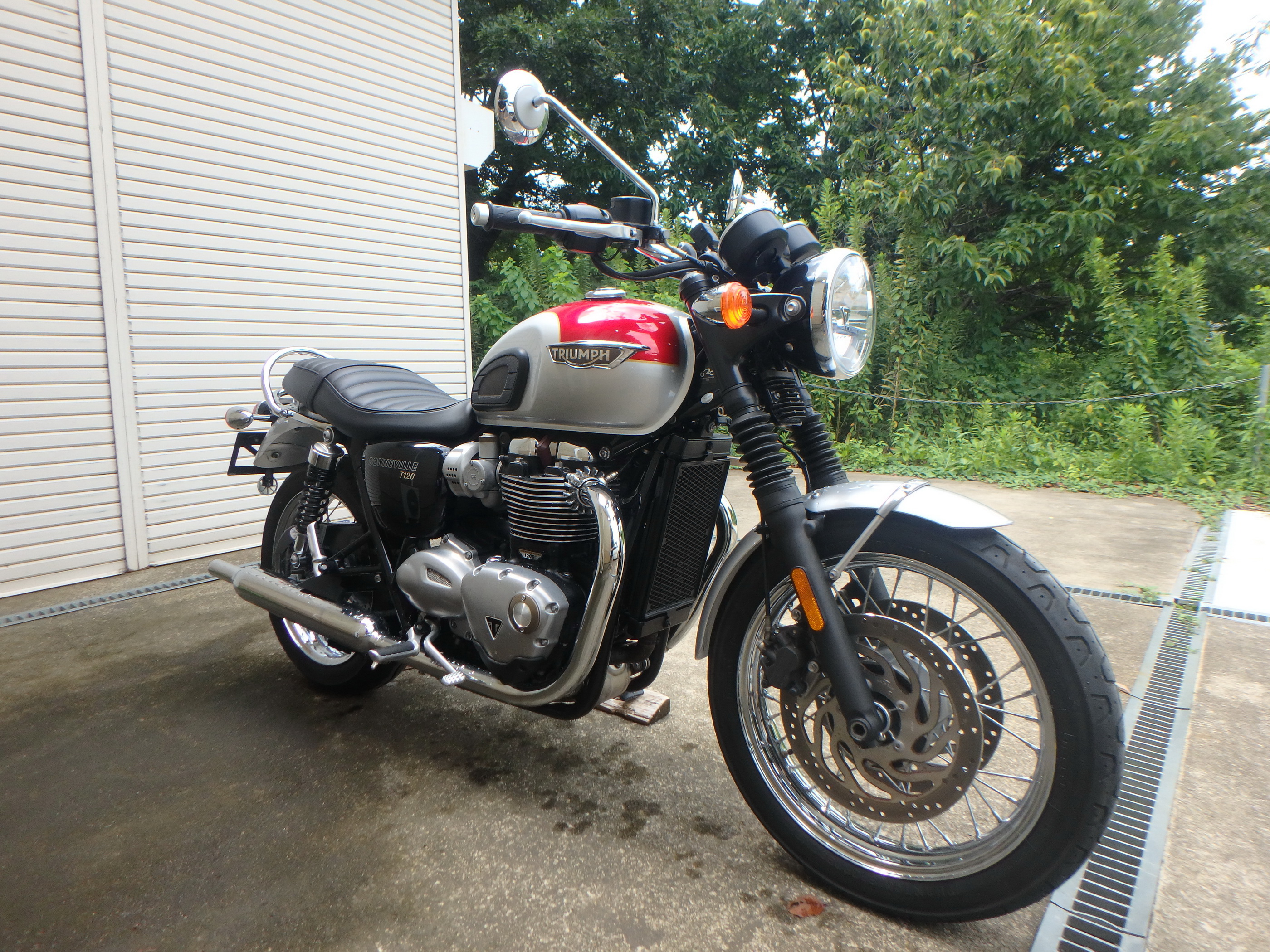 Купить мотоцикл Triumph Bonneville T120 2017 фото 2