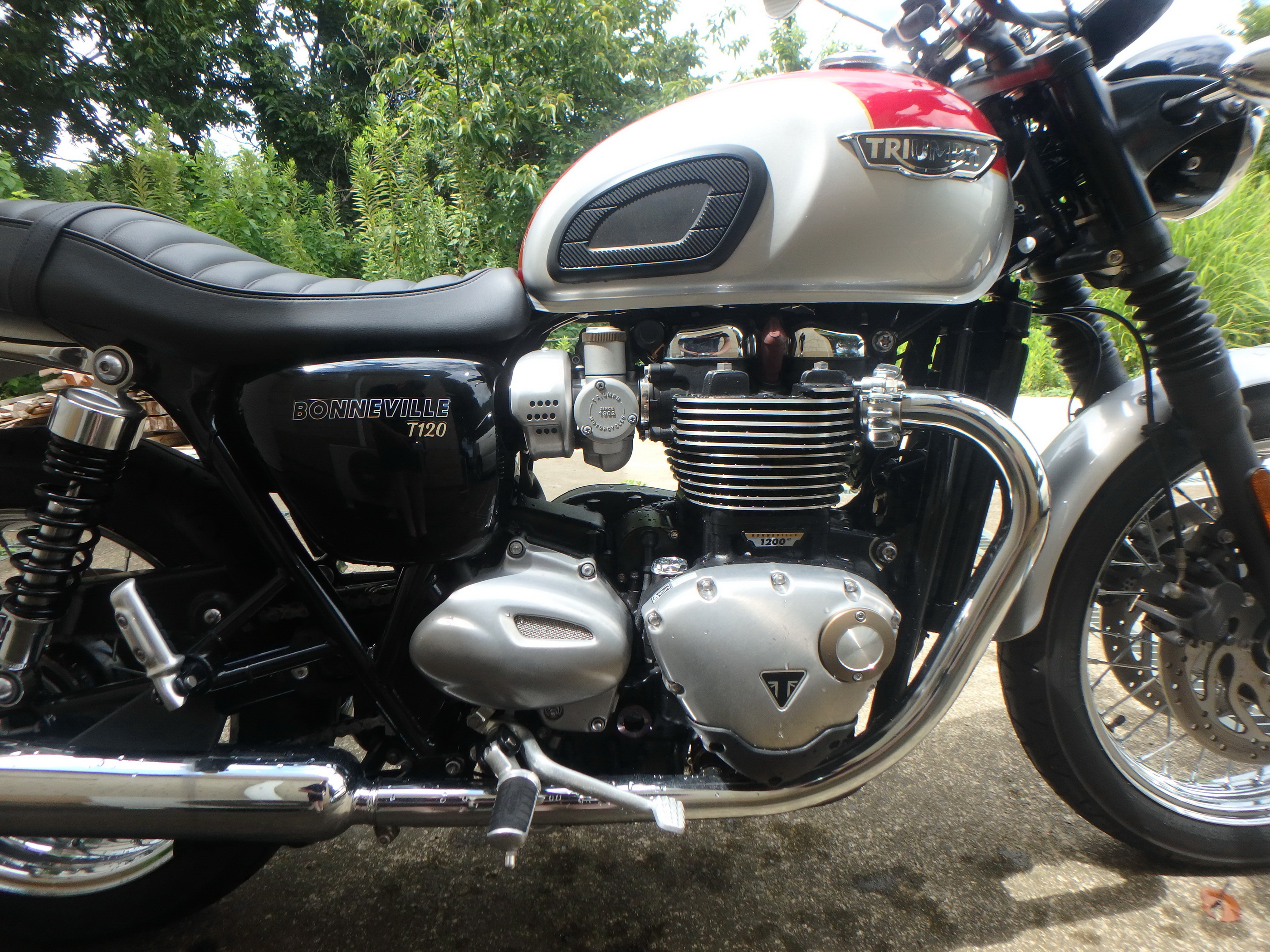 Купить мотоцикл Triumph Bonneville T120 2017 фото 13