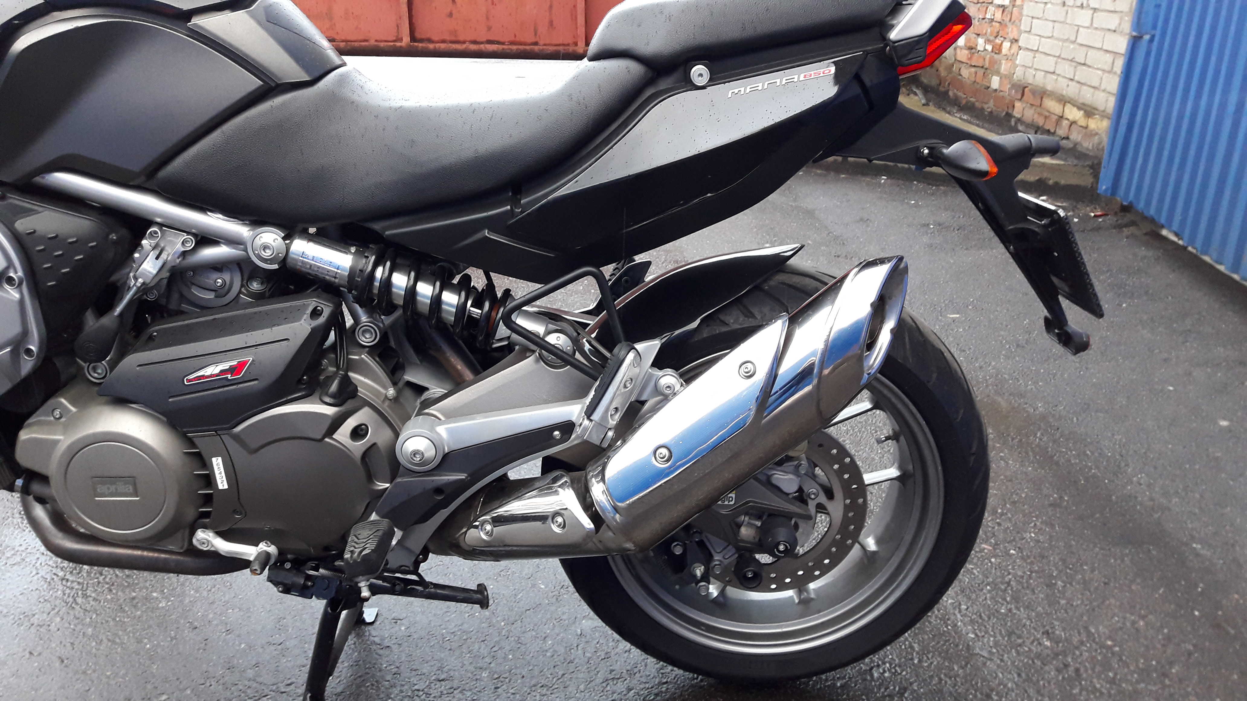РњРѕС‚РѕС†РёРєР» Aprilia mana 850