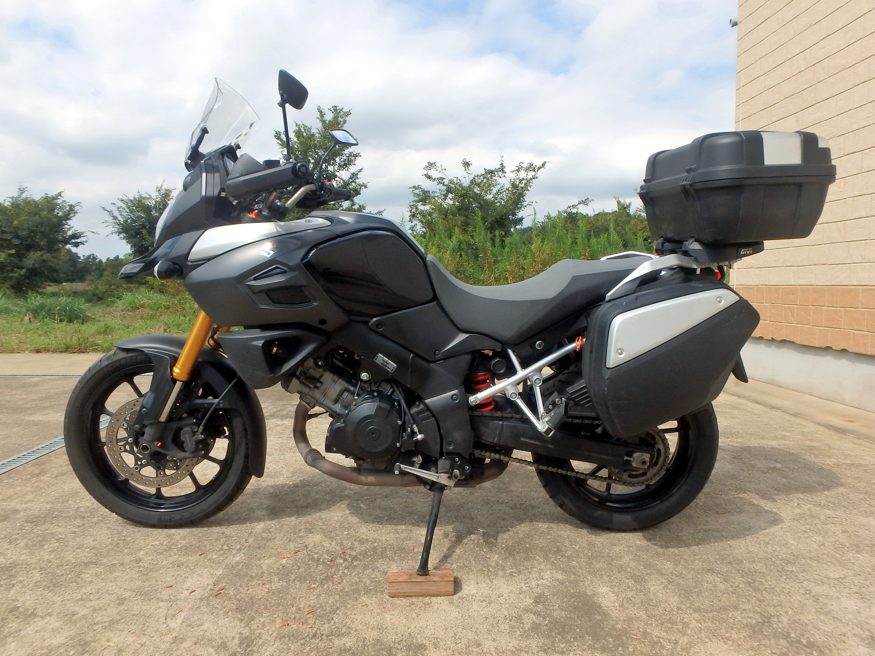 Suzuki Storm 1000