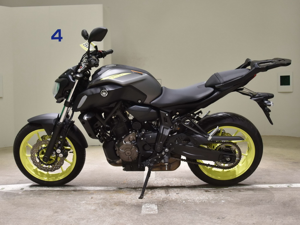 Yamaha MT 07 стант
