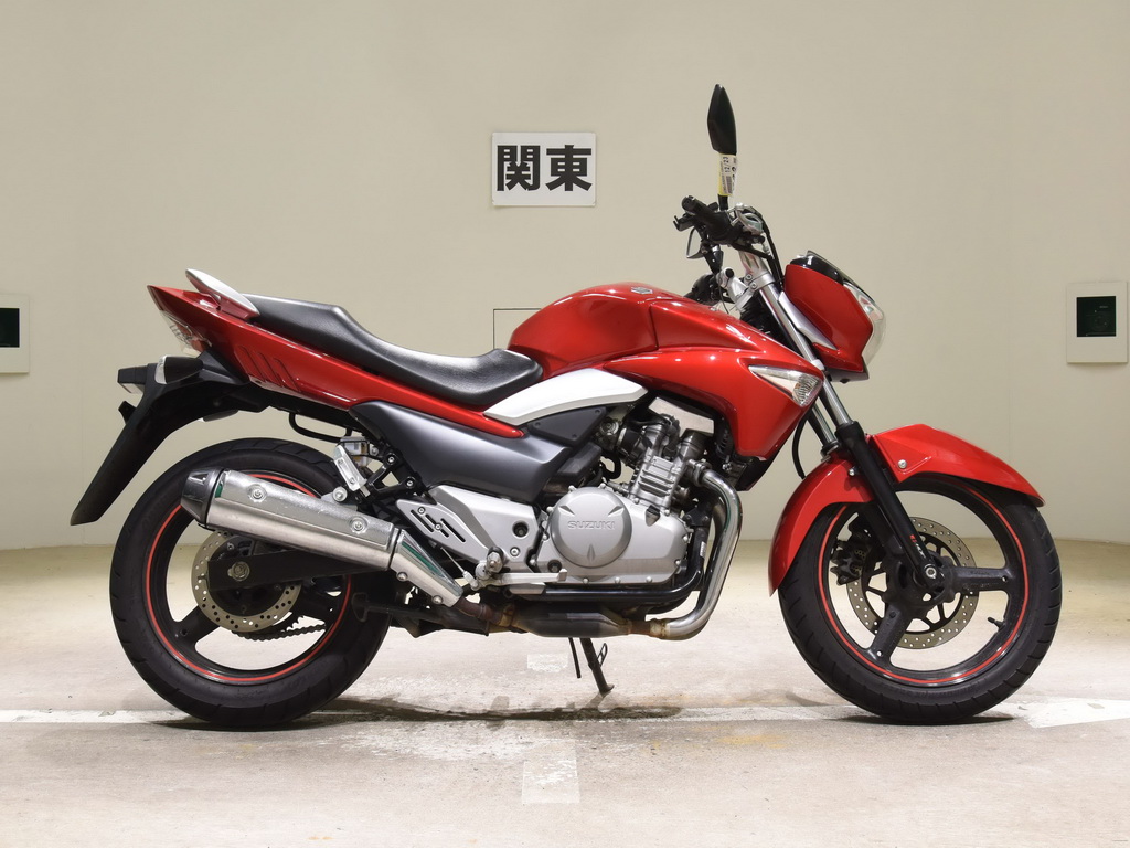 Мотолайф мотоциклы из японии. Сузуки ГСР 250. Suzuki gsr250 красный. Китайский мотоцикл Suzuki. Сузуки км 500 мото.