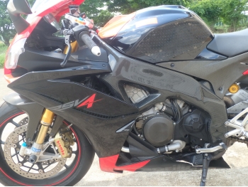     Aprilia RSV-4 Factory 2009  15