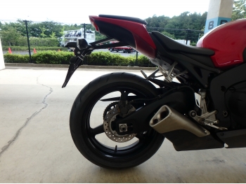     Honda CBR1000RR-2 2008  17