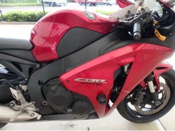     Honda CBR1000RR-2 2008  18