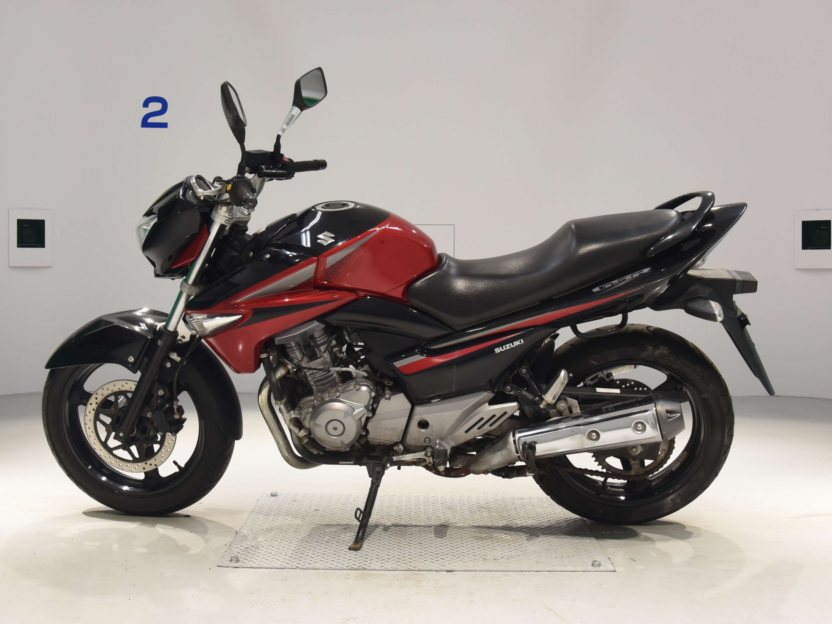 Купить мотоцикл Suzuki GSR250 2018 фото 1