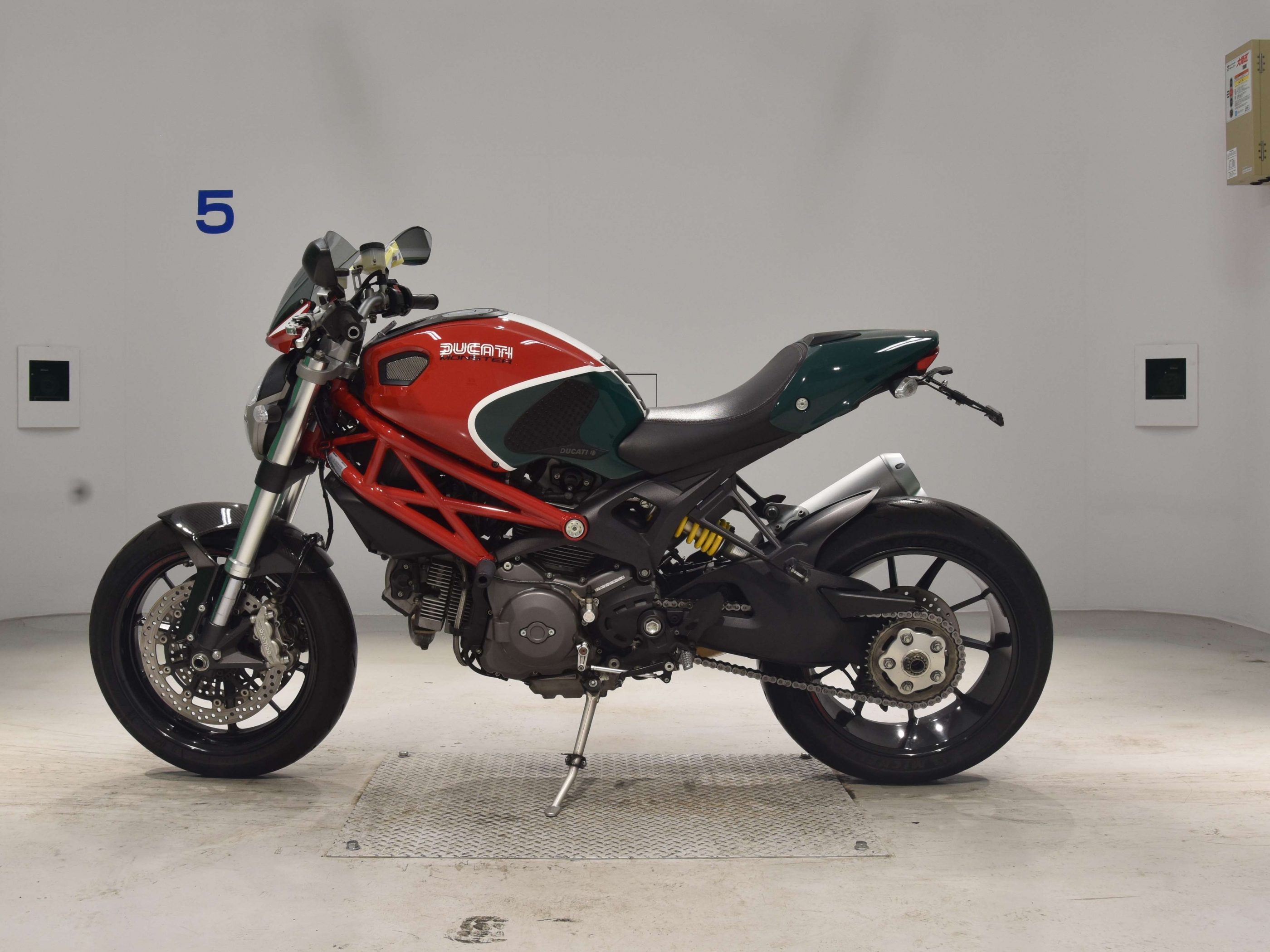 Купить мотоцикл Ducati Monster1100 EVO M1100 2011 фото 1