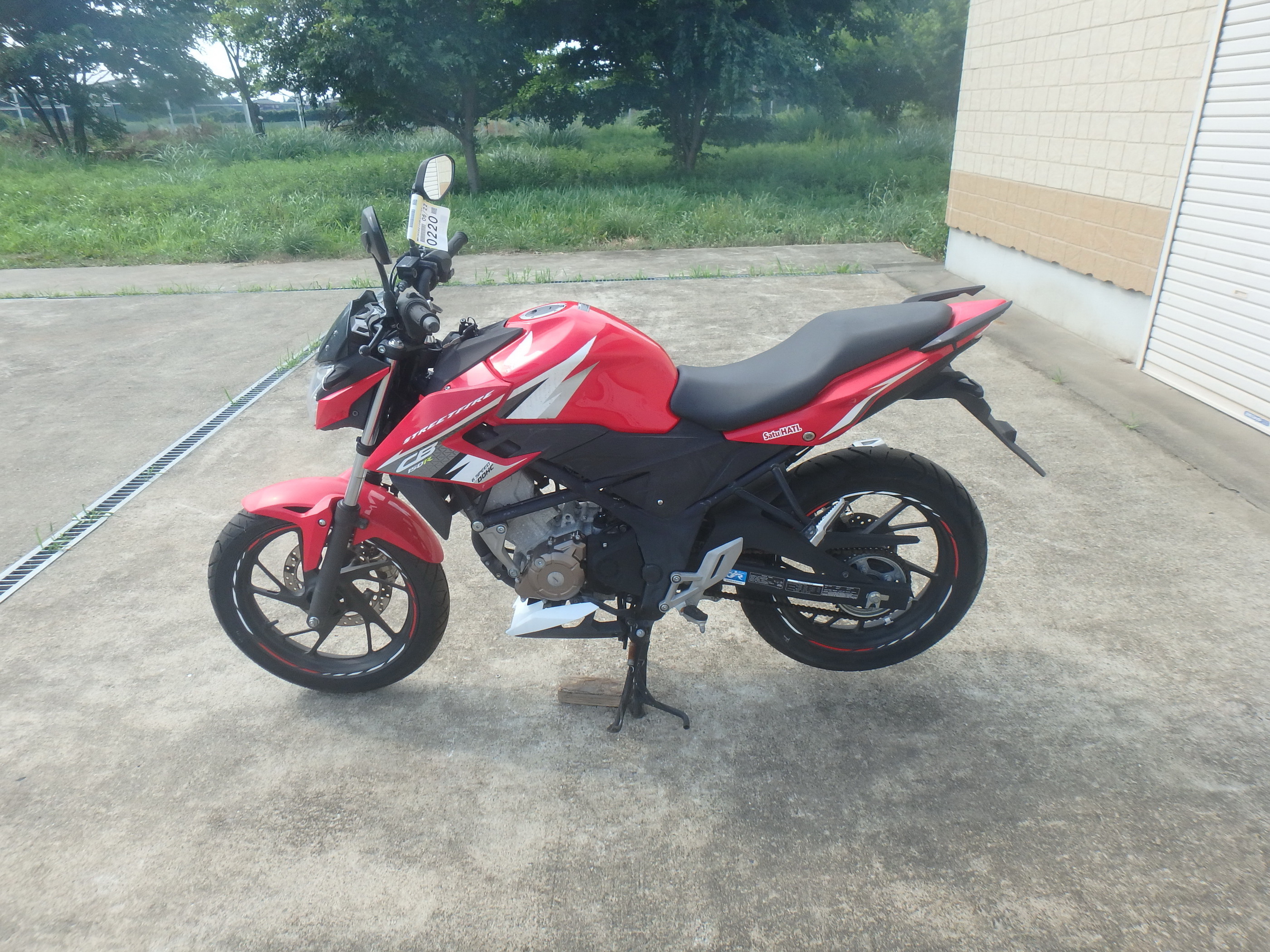 Купить мотоцикл Honda CB150R 2016 фото 12