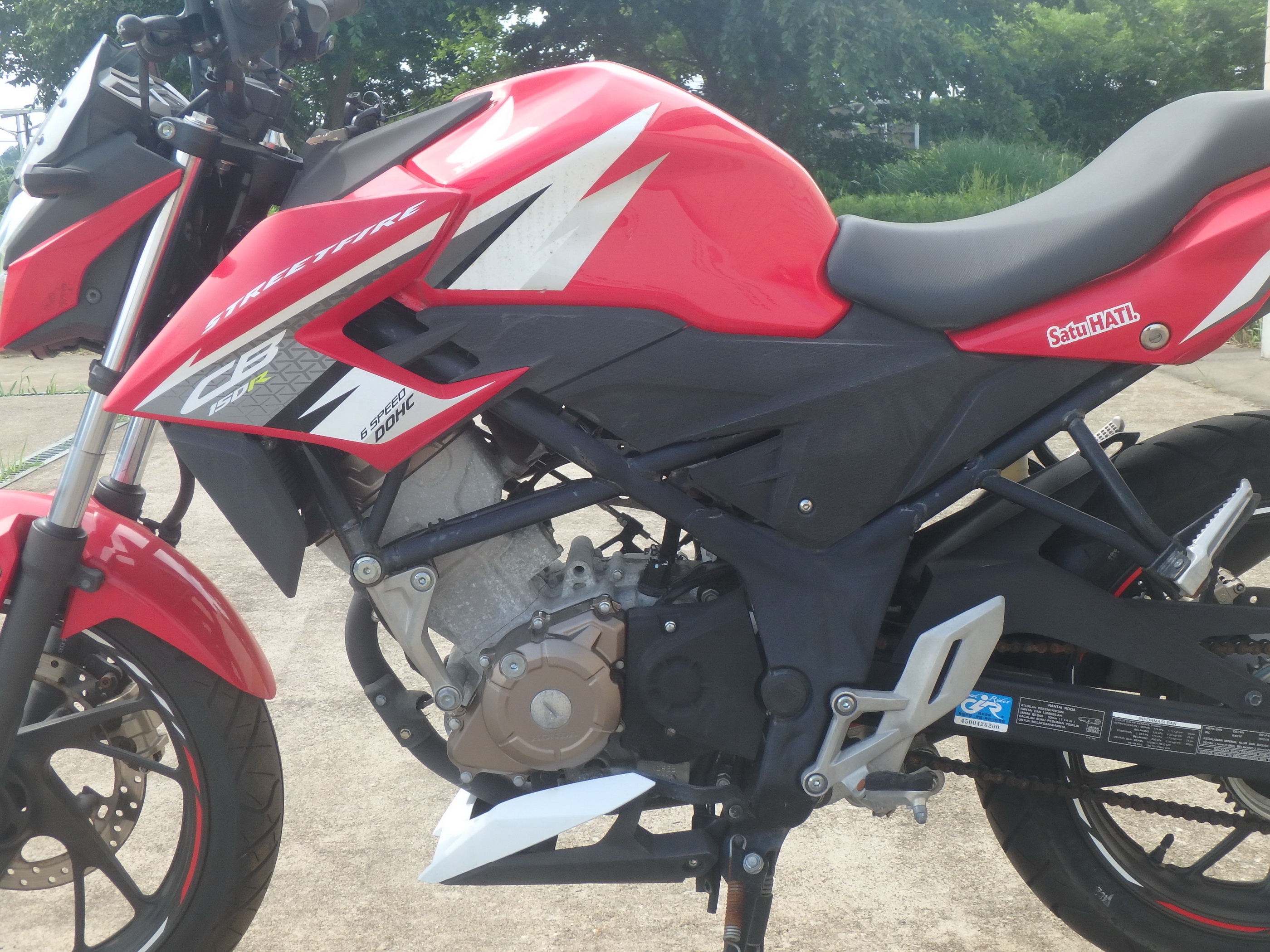 Купить мотоцикл Honda CB150R 2016 фото 15