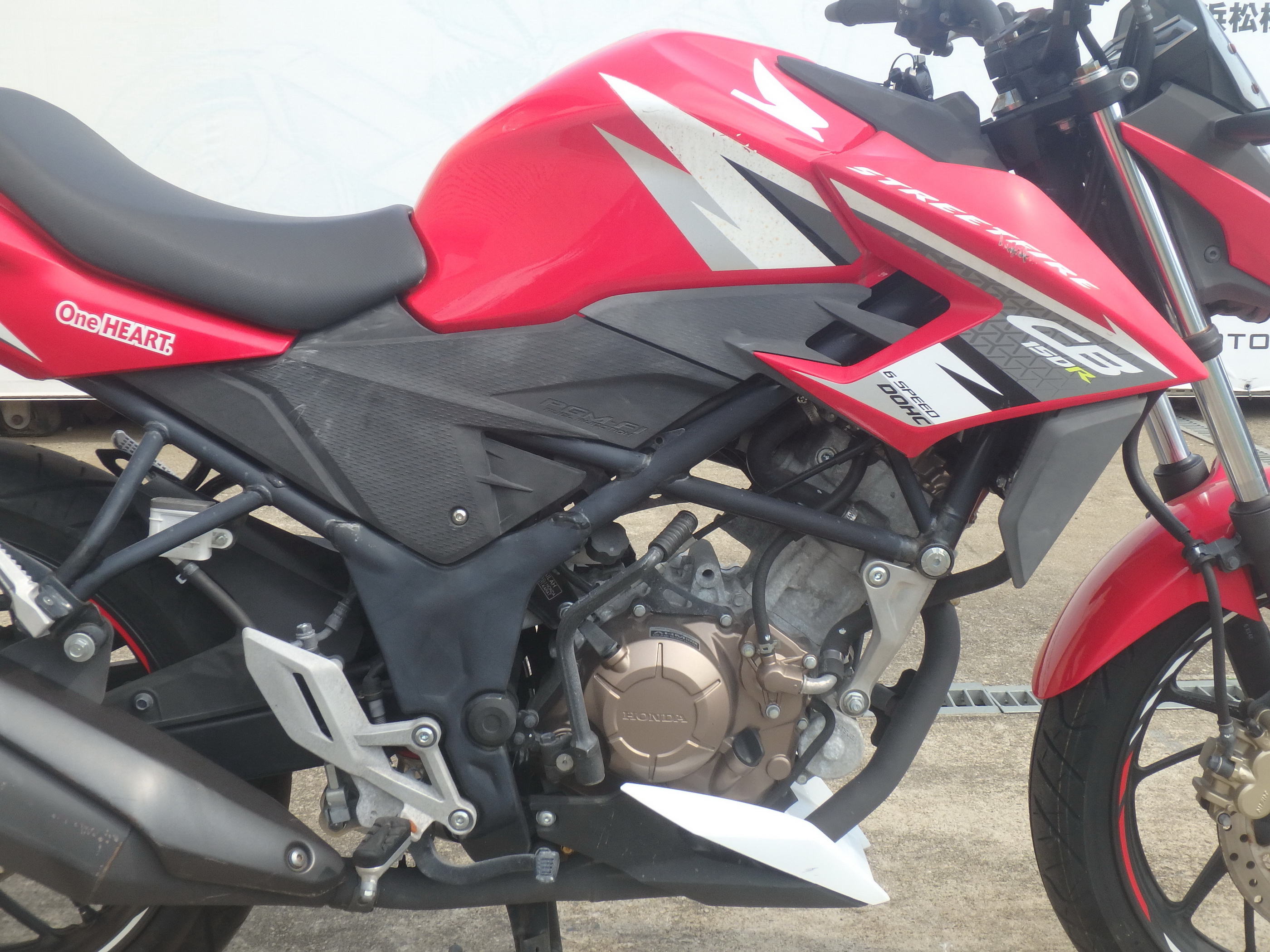 Купить мотоцикл Honda CB150R 2016 фото 18