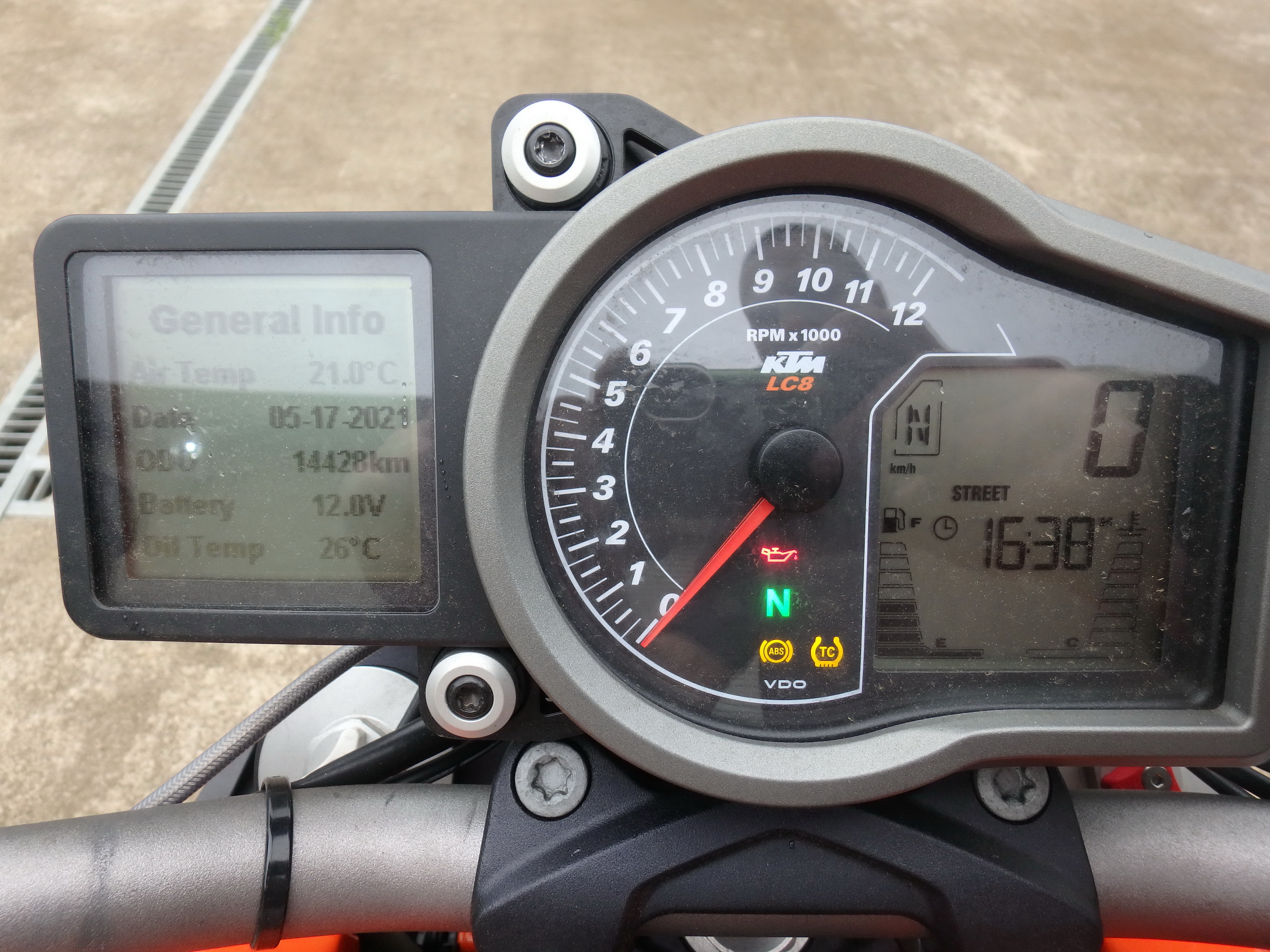 Купить мотоцикл KTM 1290 SuperDuke R 2016 фото 20