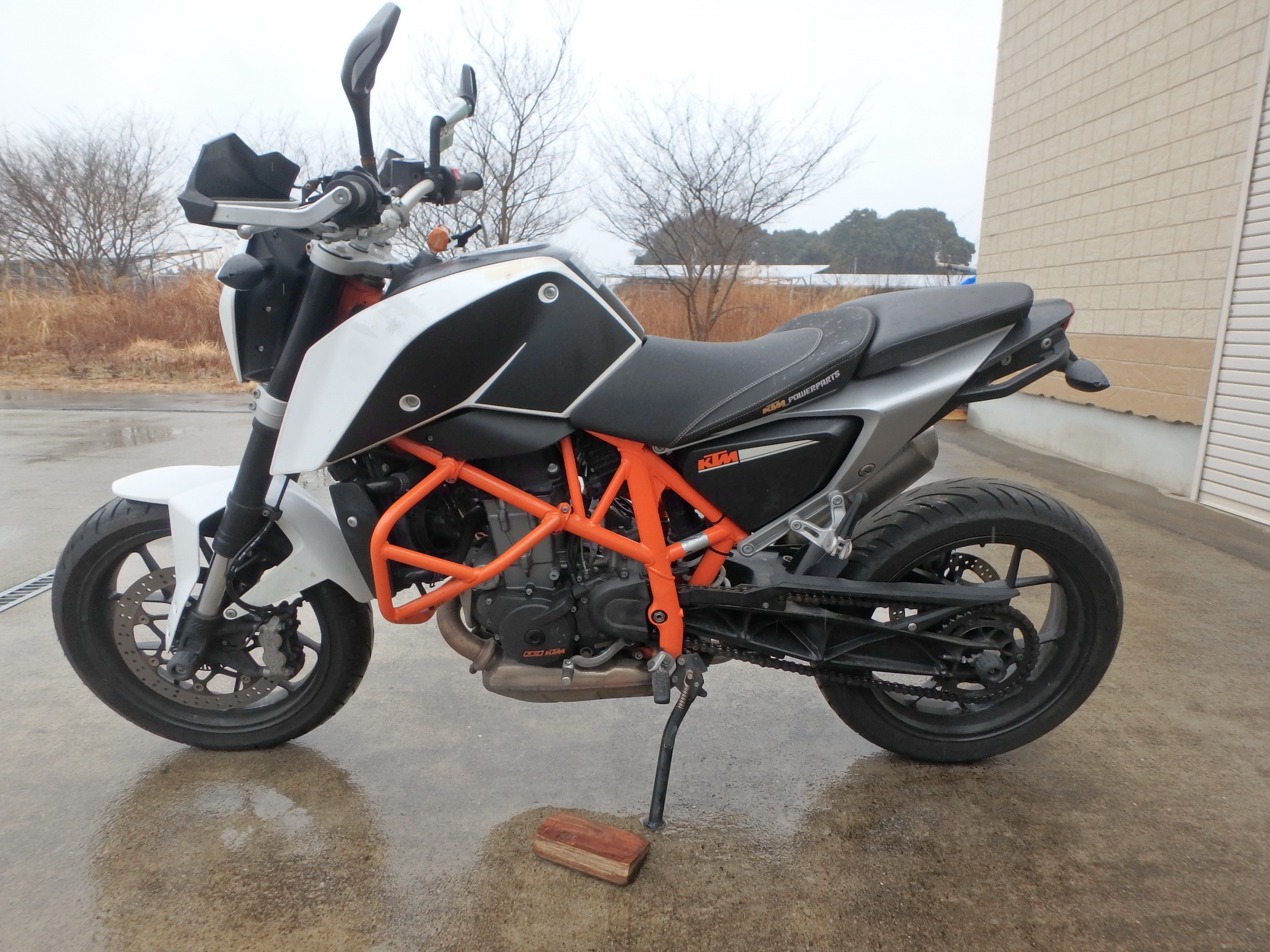 Купить мотоцикл KTM 690 Duke 2014 фото 12