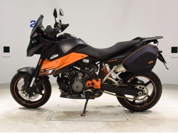     KTM 990 Supermoto T 2010  1