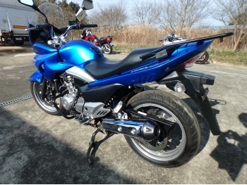     Suzuki GSR250S 2018  11