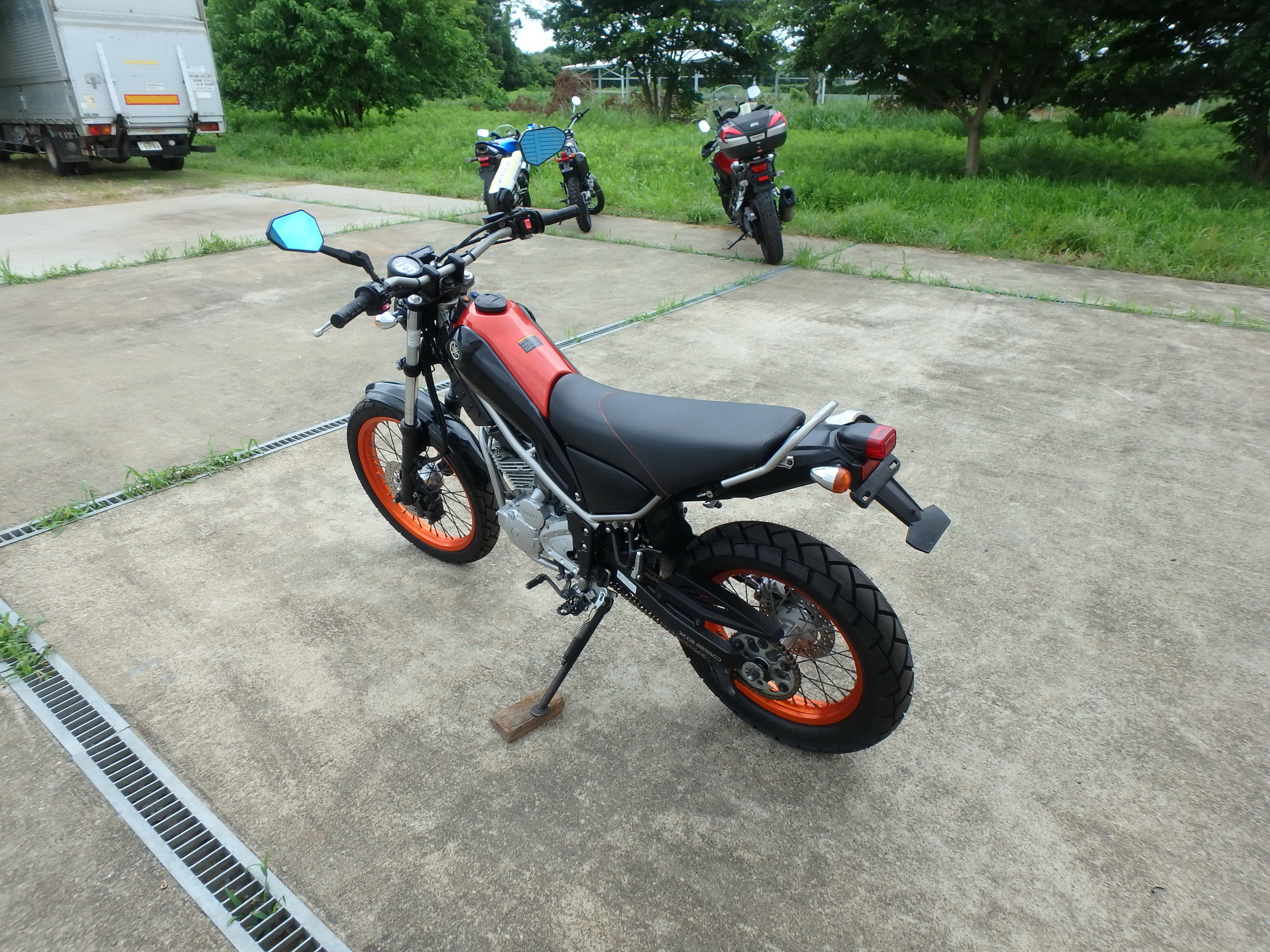 Купить мотоцикл Yamaha XG250 Tricker-2 2016 фото 11