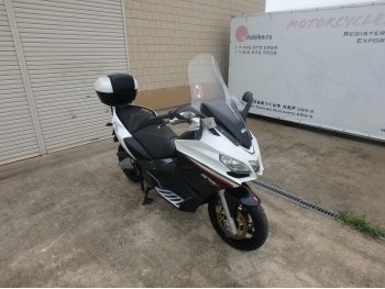     Aprilia SRV850 2013  7