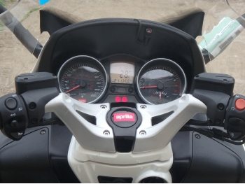     Aprilia SRV850 2013  21