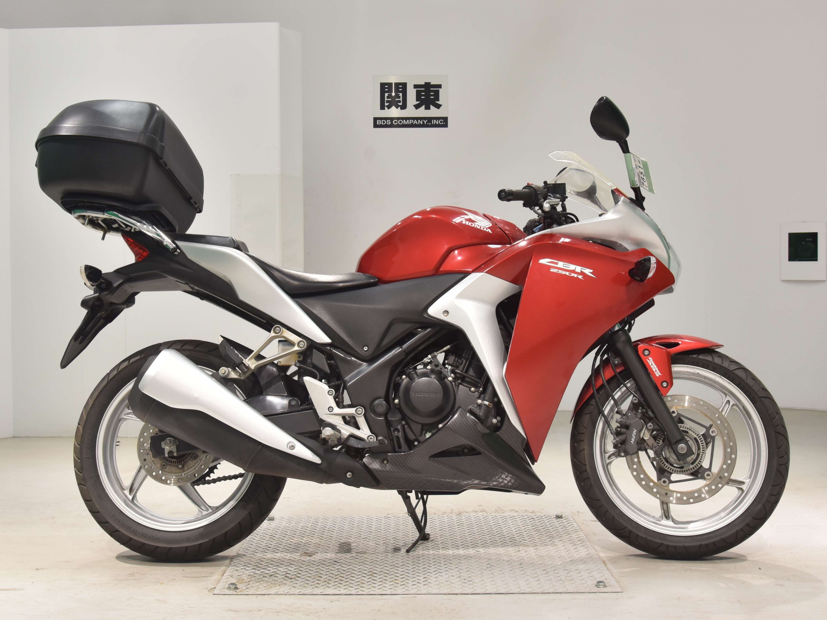 Купить мотоцикл Honda CBR250R-3A 2011 фото 2