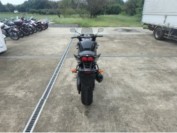     Yamaha FZ-1 Fazer 2011  10