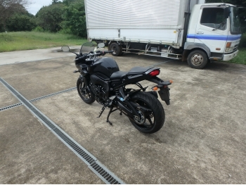     Yamaha FZ-1 Fazer 2011  11