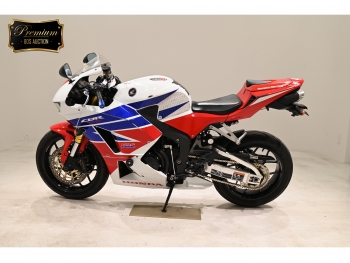     Honda CBR600RR-3 2013  1