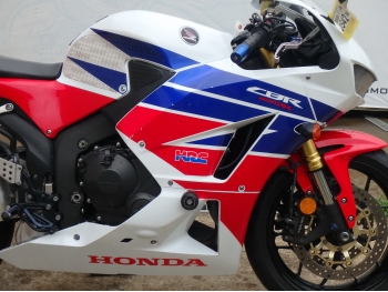     Honda CBR600RR-3 2013  18