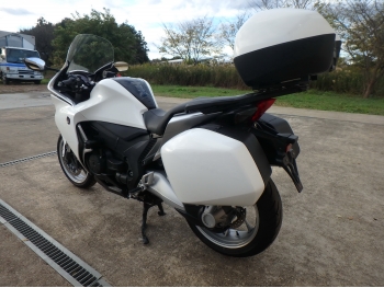     Honda VFR1200FD 2010  11