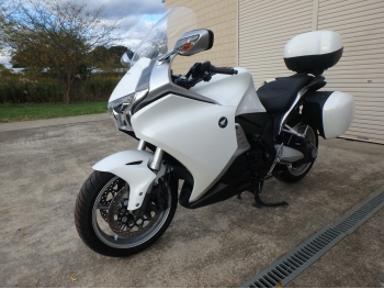     Honda VFR1200FD 2010  13