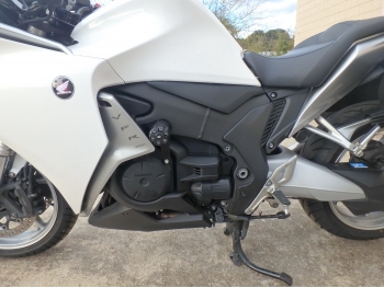     Honda VFR1200FD 2010  15