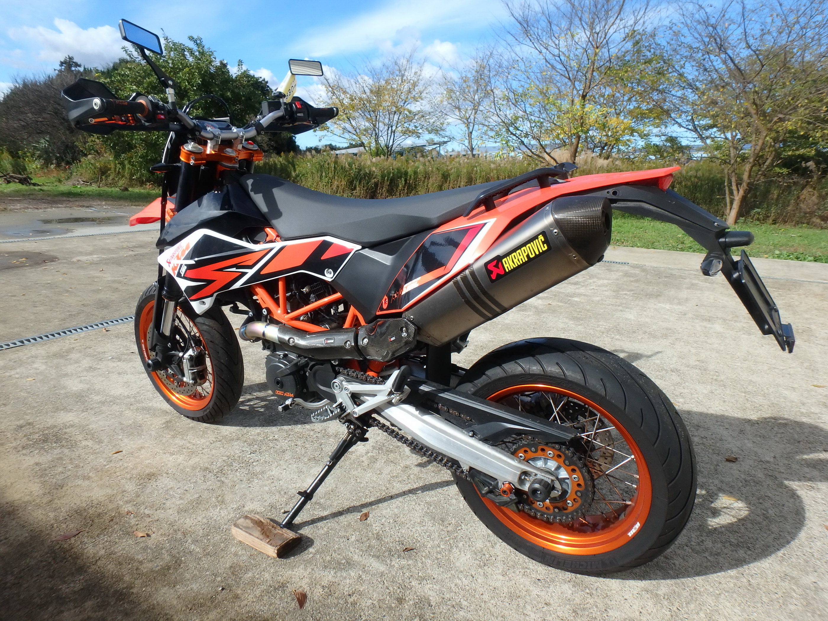 Купить мотоцикл KTM 690 SMC R 2015 фото 11