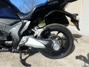     Honda VFR1200FD 2010  17