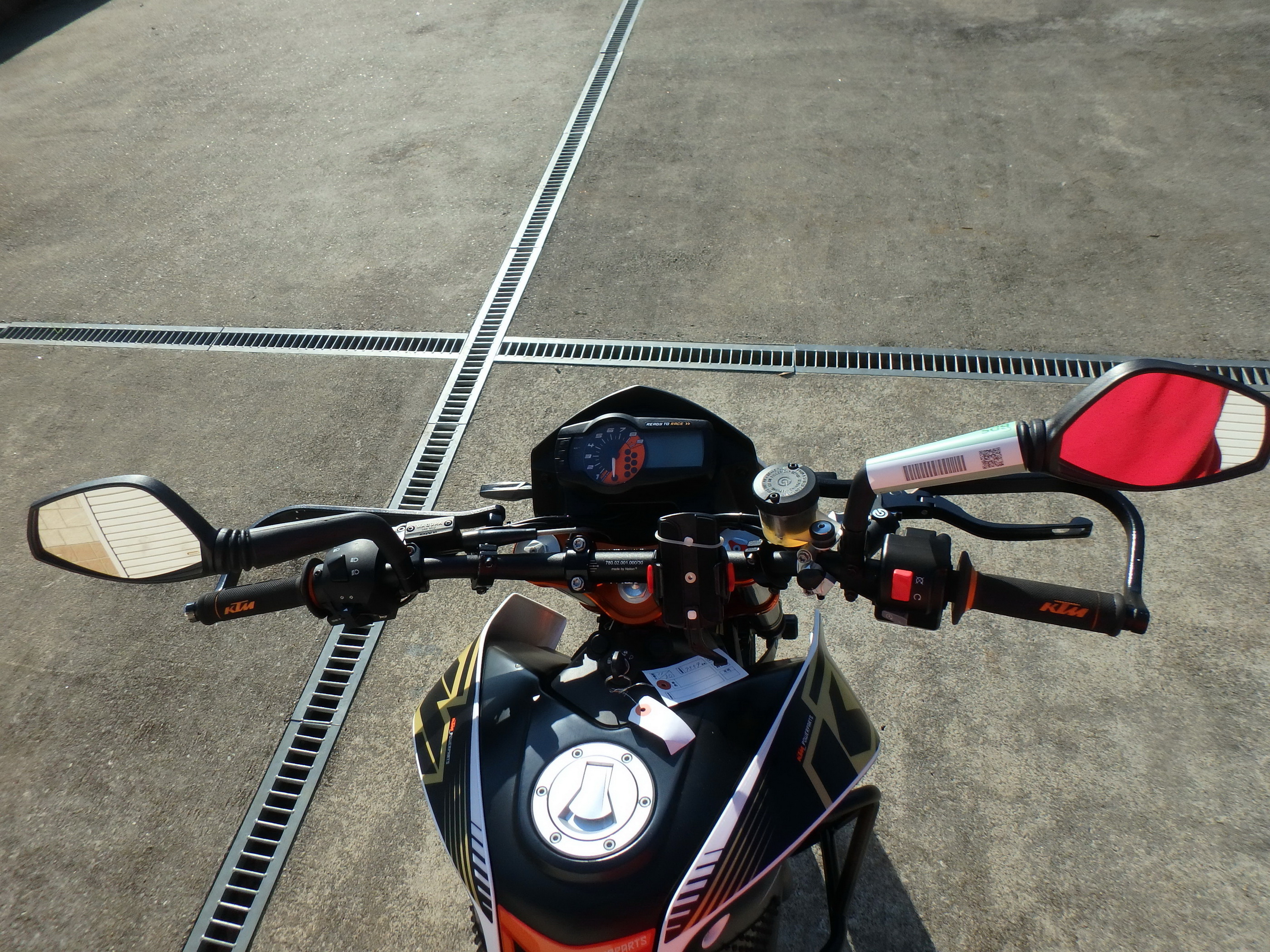 Купить мотоцикл KTM 690 Duke R 2014 фото 21