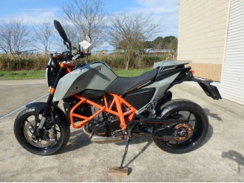     KTM 690 Duke R 2014  12