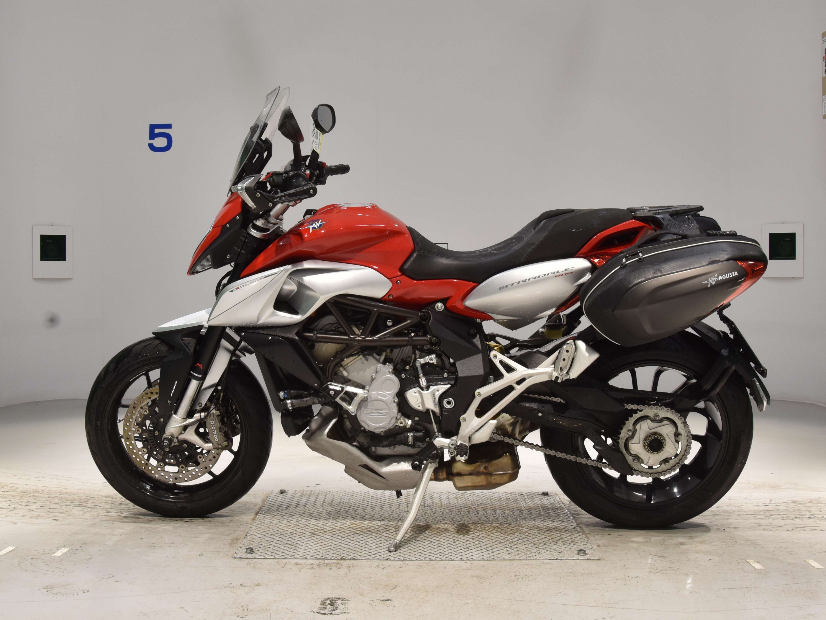 Купить мотоцикл MV Agusta Stradale800 2015 фото 1