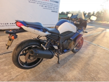     Yamaha FZ-1 Fazer GT 2011  9